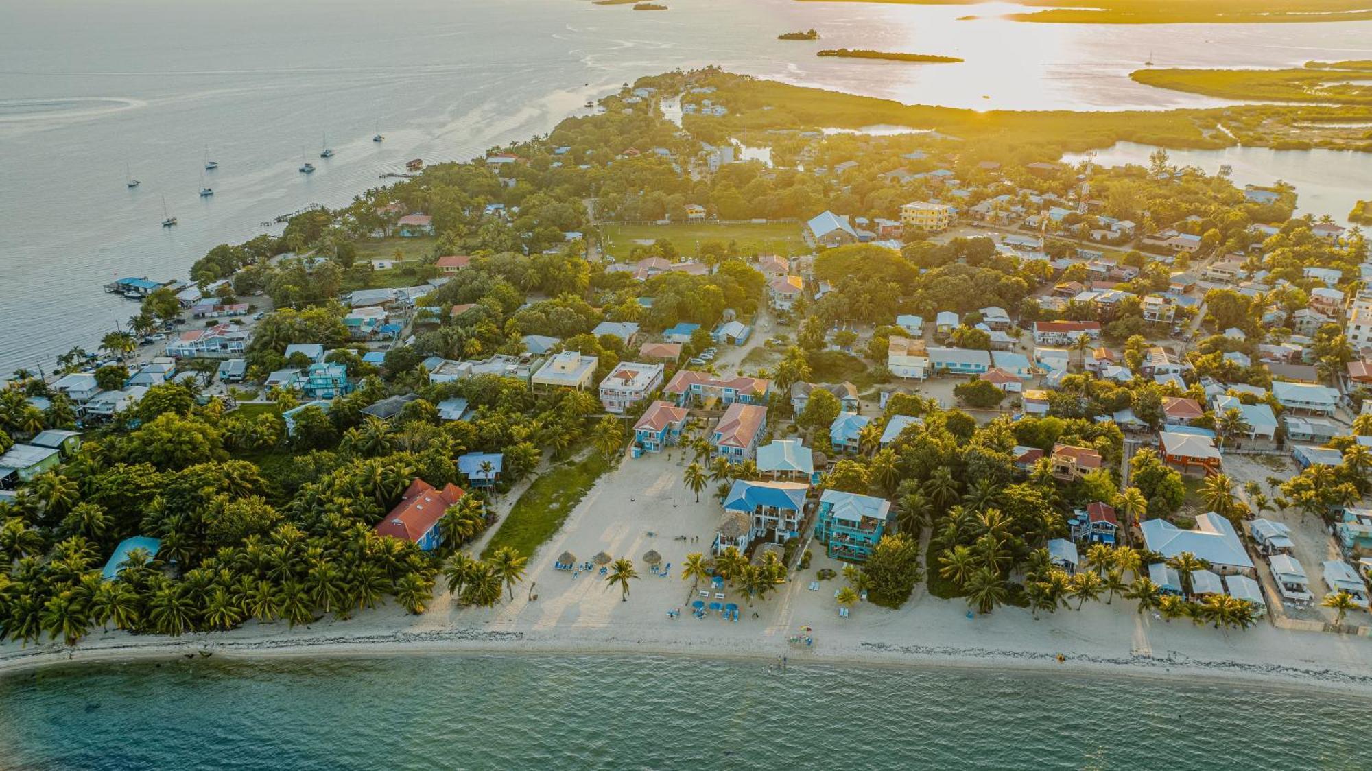Hotel Ocean Breeze Placencia Esterno foto