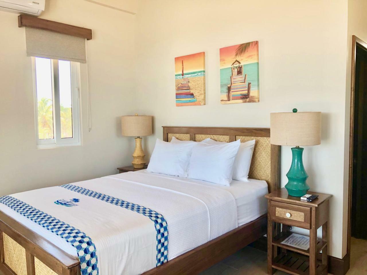 Hotel Ocean Breeze Placencia Esterno foto